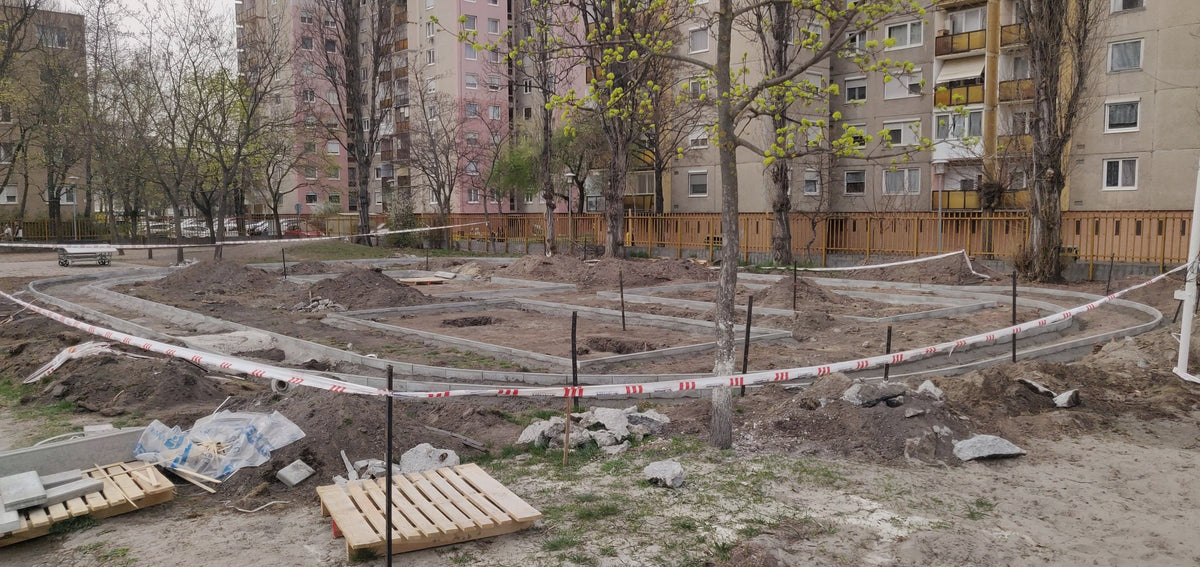 Győr Fekete István iskola – beton kerti szegélyezés