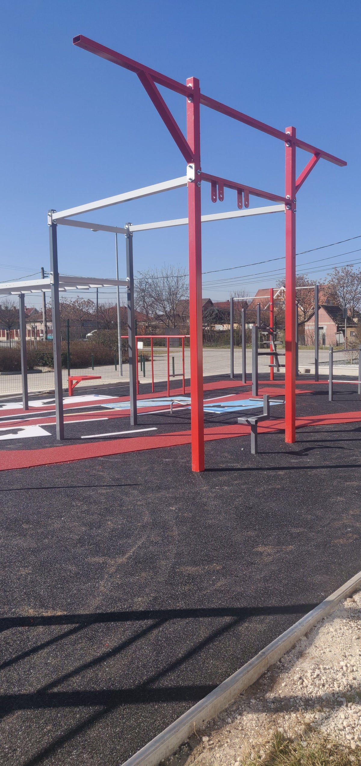 Gyál, Gyáli Járási Tanuszoda ABS Fitness Park – SBR gumiburkolati réteg kész állapotban az EPDM fedőréteg előtt
