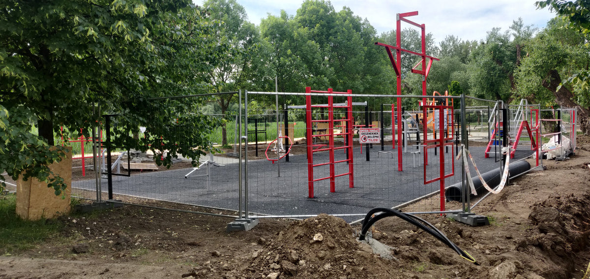 Tatabánya Csónakázó-tó ABS Fitness Park – SBR gumiburkolati réteg kivitelezés közben