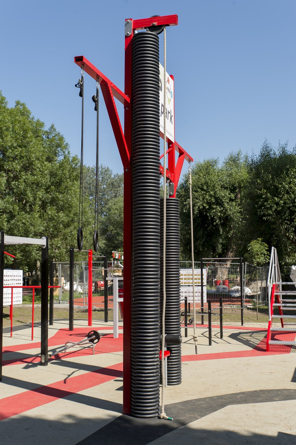 Tatabánya ABS Fitness Park – kőműves csiga